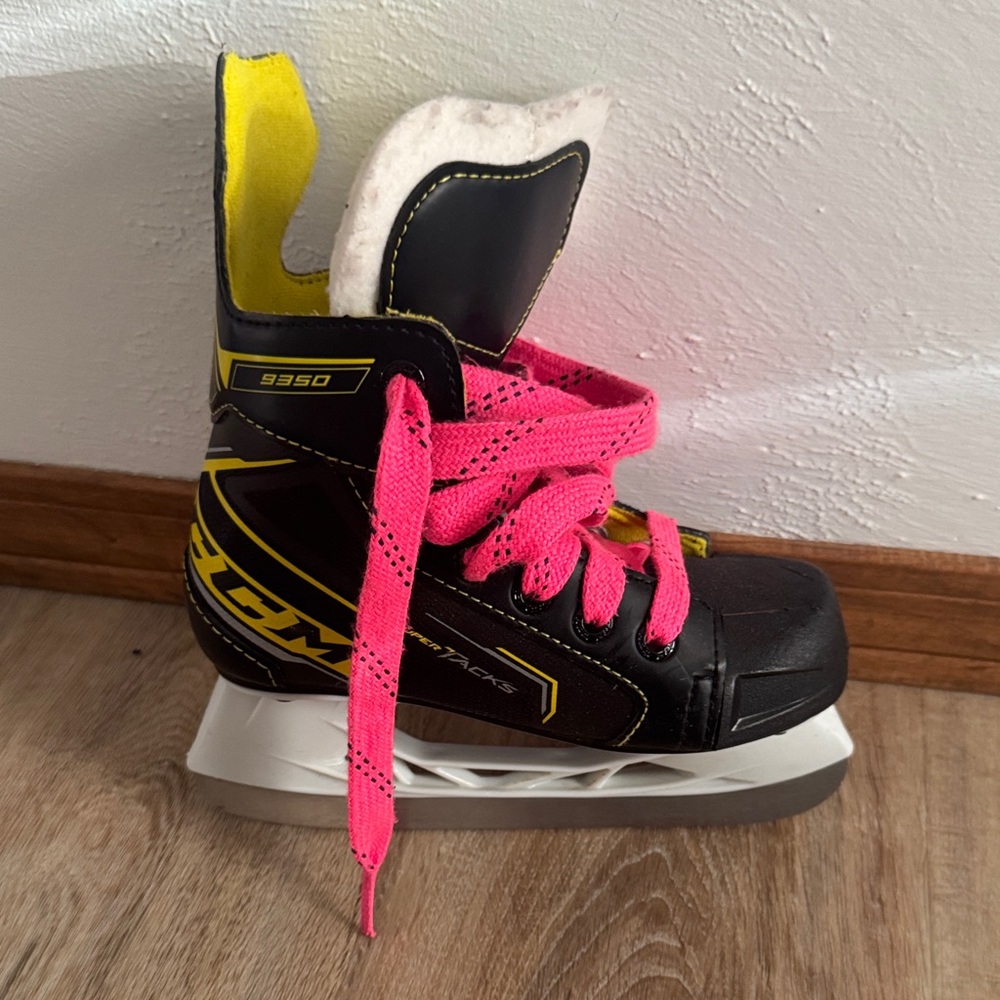 CCM Black Skates barely used